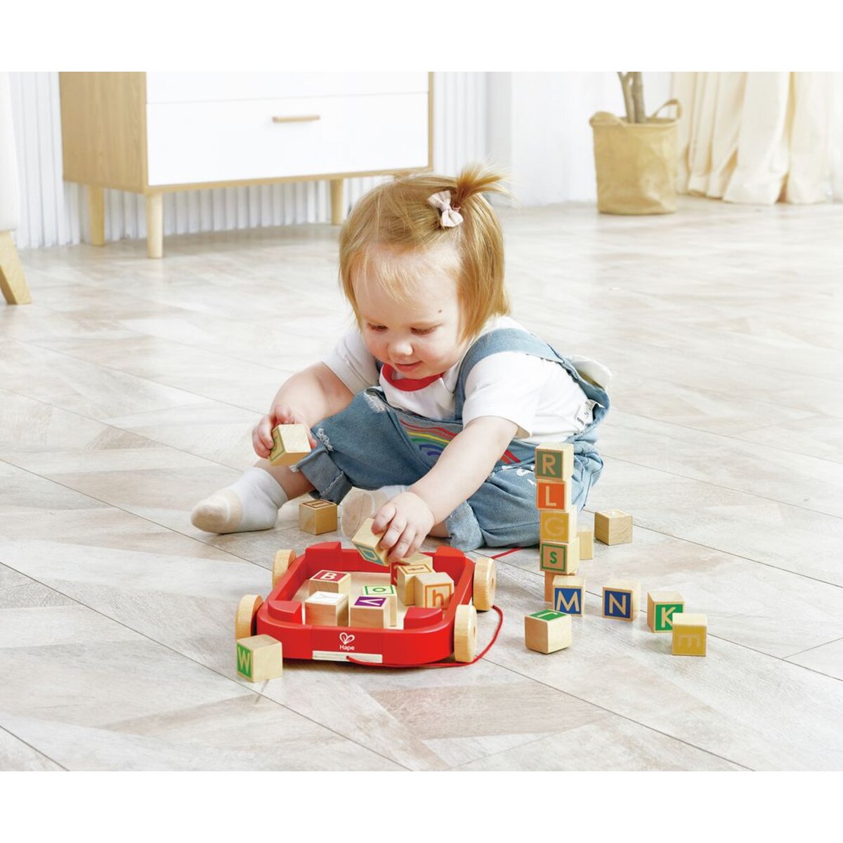 Hape Buchstabenbauklötze im Nachziehwagen