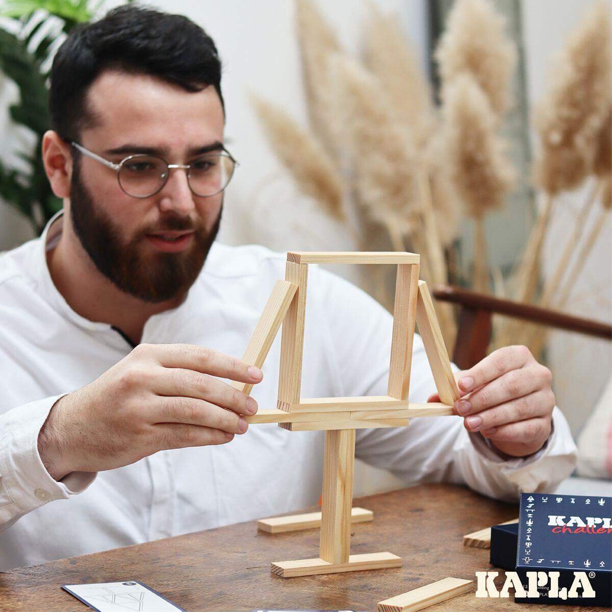 KAPLA® Holzplättchen Challenge 16-Teilig mit 12 Spielkarten, französische Ausgabe