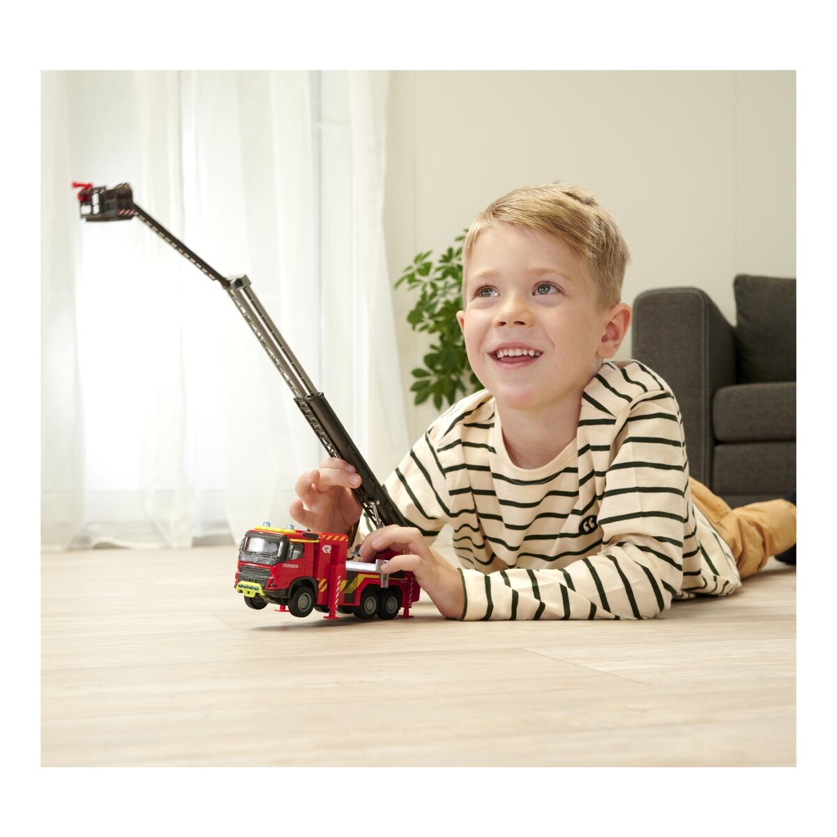 majorette-8503713001-volvo-fmx-truck-306583D07.jpg