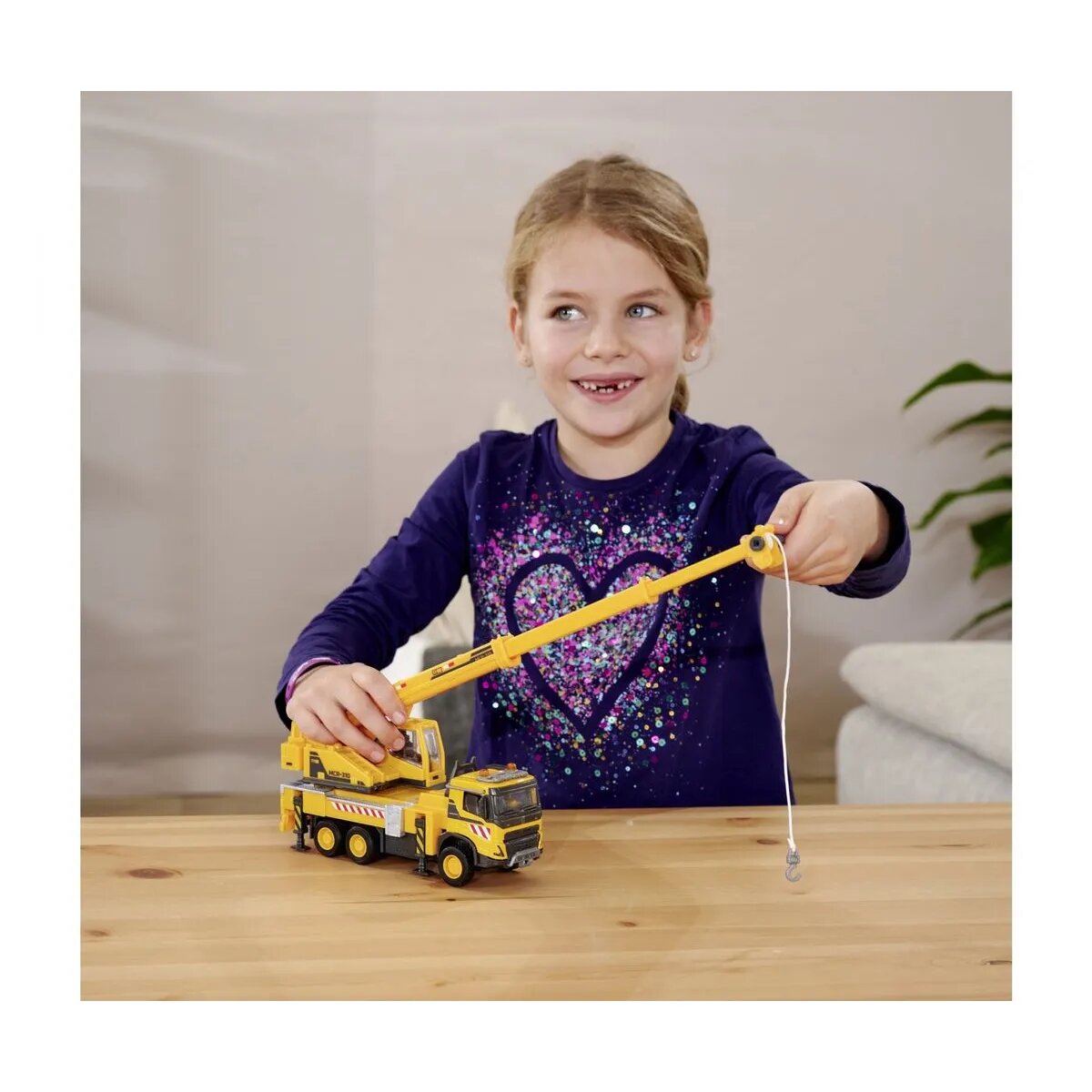 majorette-volvo-truck-crane-A83258817.jpg