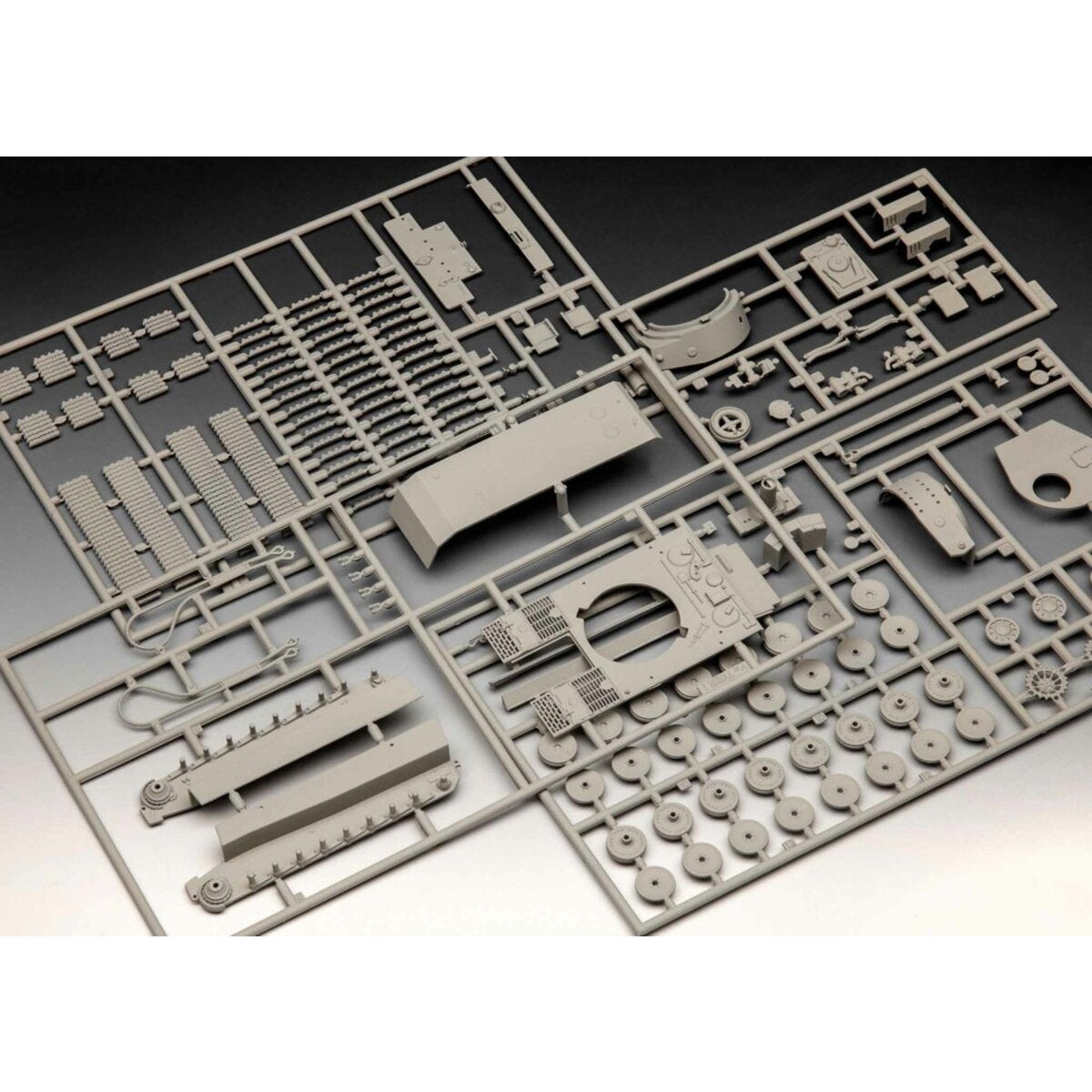 revell-panzerkampfwagen-vi-ausf-h-C526B3097.jpg