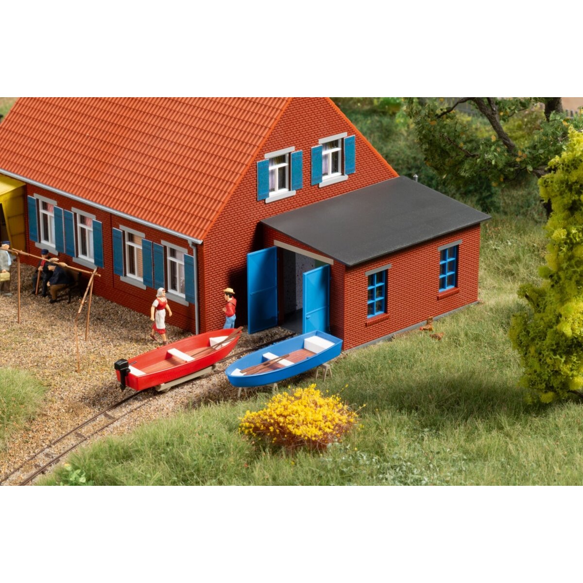 auhagen-11476-h0-bootshaus-mit-E1259DC02.jpg