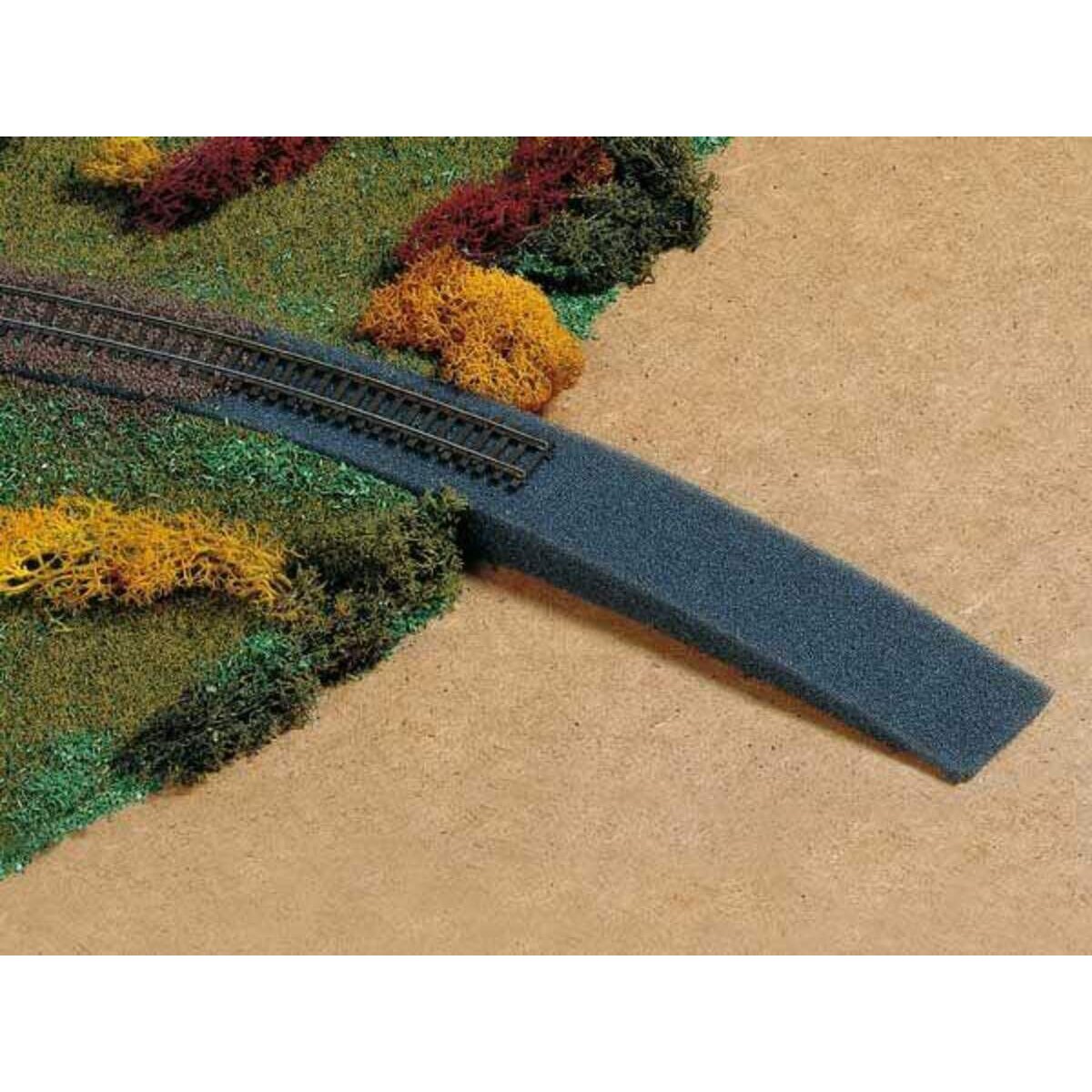 auhagen-bahndammauffahrt---schaumstoff-C6DB5A842.jpg