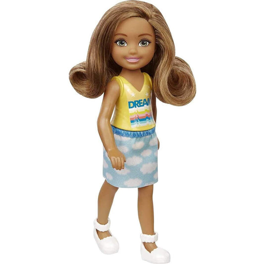 Barbie Chelsea – Puppe, 15 cm, Braun mit Rock mit Wolken und weißen Schuhen