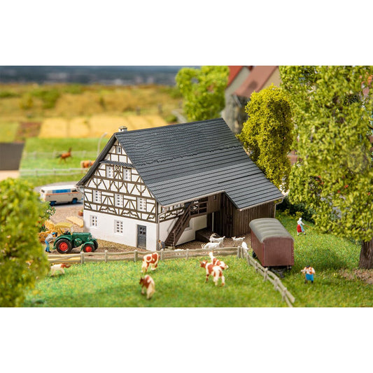faller-232190---bauernhaus-50BBE8C71.jpg