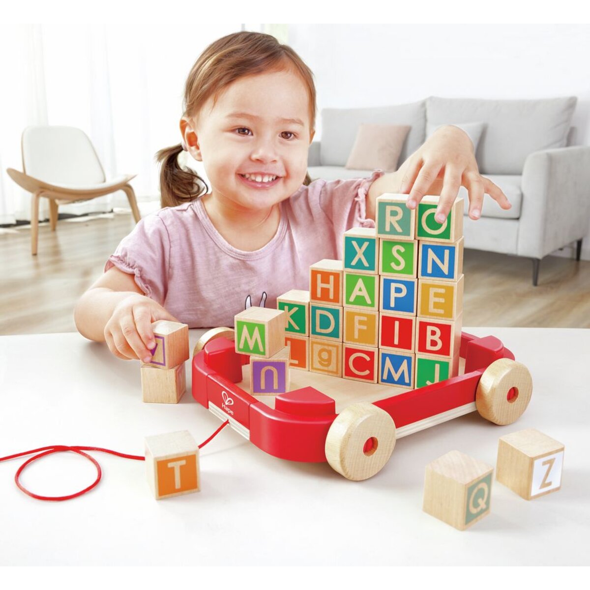 Hape Buchstabenbauklötze im Nachziehwagen