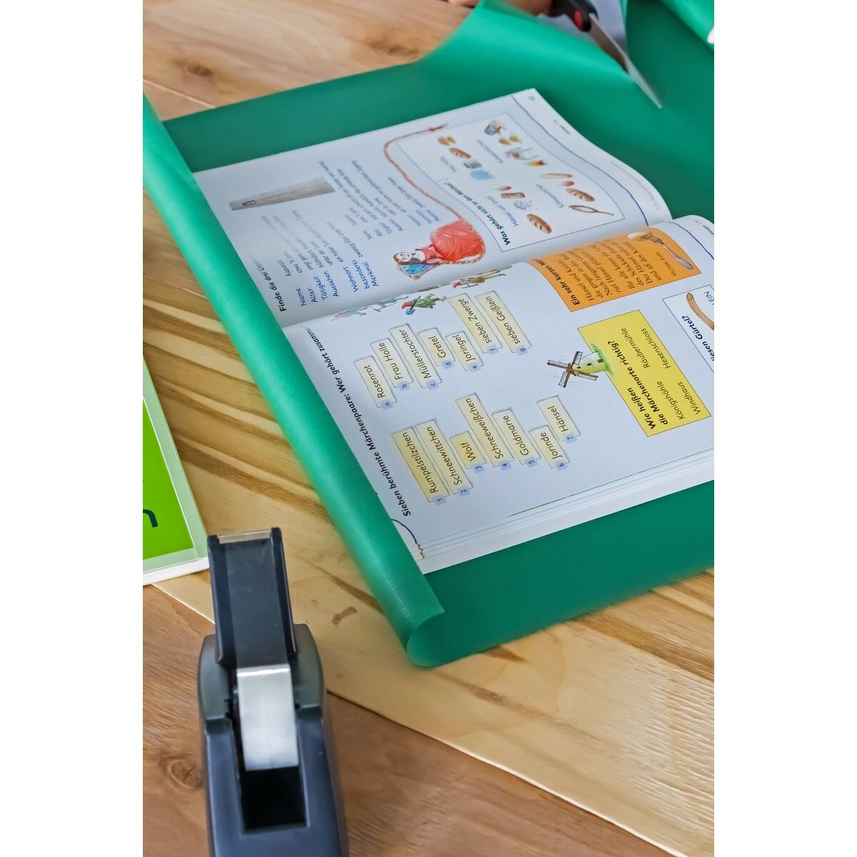 idena-buchschutzpapier-rot-3-rollen-A24E0E027.jpg