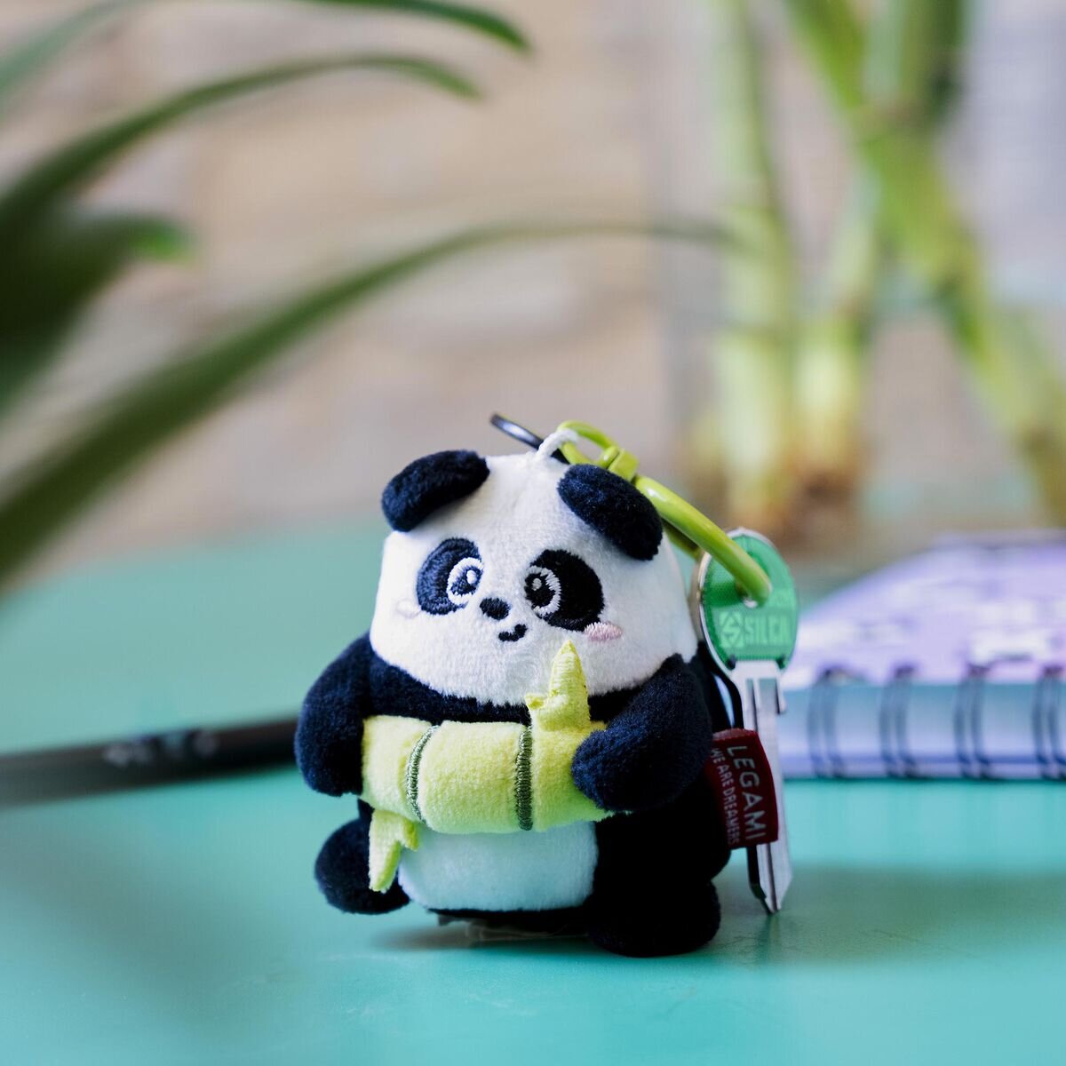 legami-spk0002-pluesch-schluesselanhaenger-panda-5EB0469A7.jpg