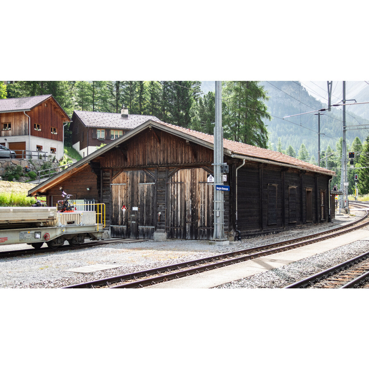 noch-63025-n-lokschuppen-berguen-E8C2BBFF7.jpg