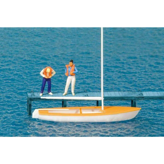 Preiser 10678 Segler, Weste anlegend. Segel