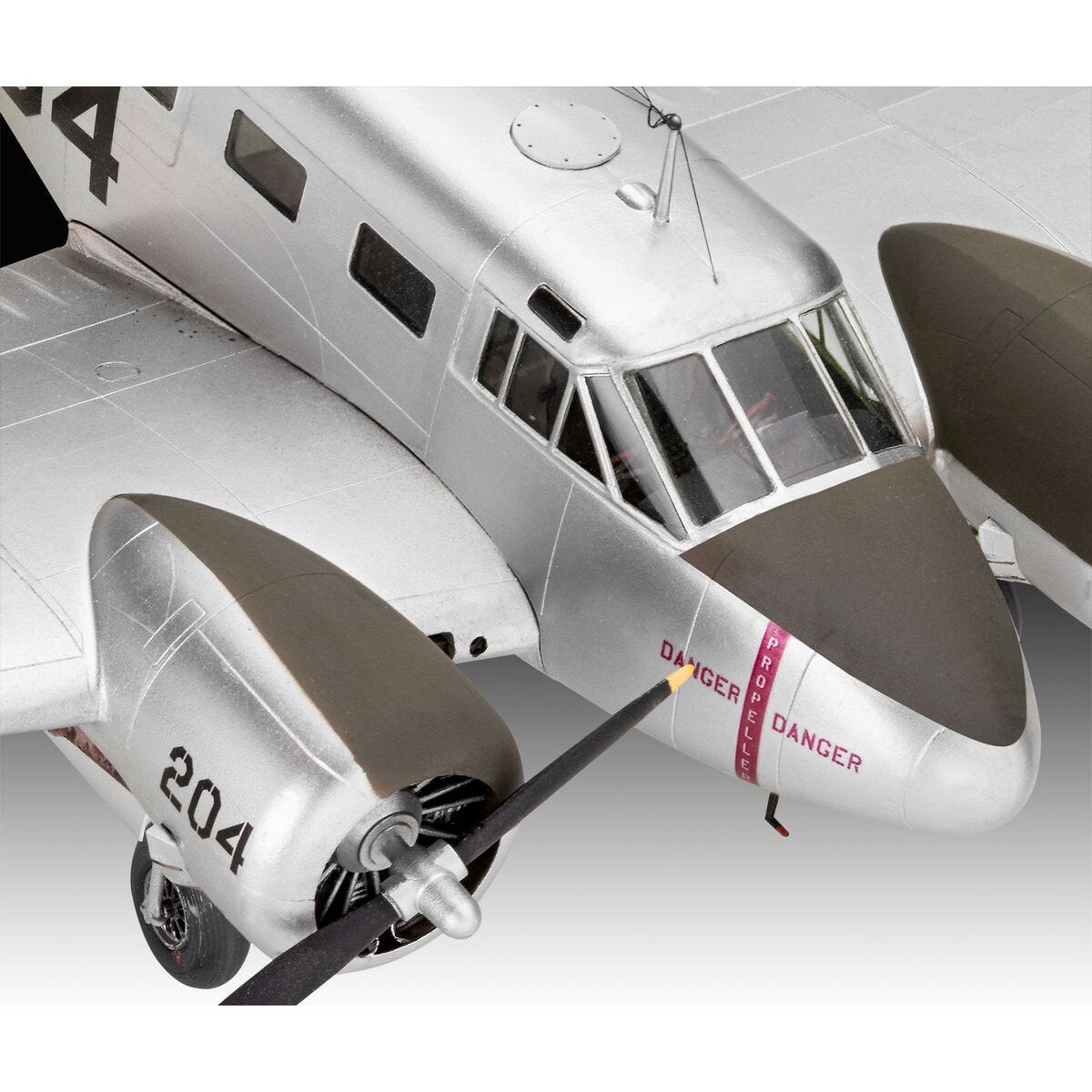 revell-beechcraft-model-18-8DEAF06E3.jpg