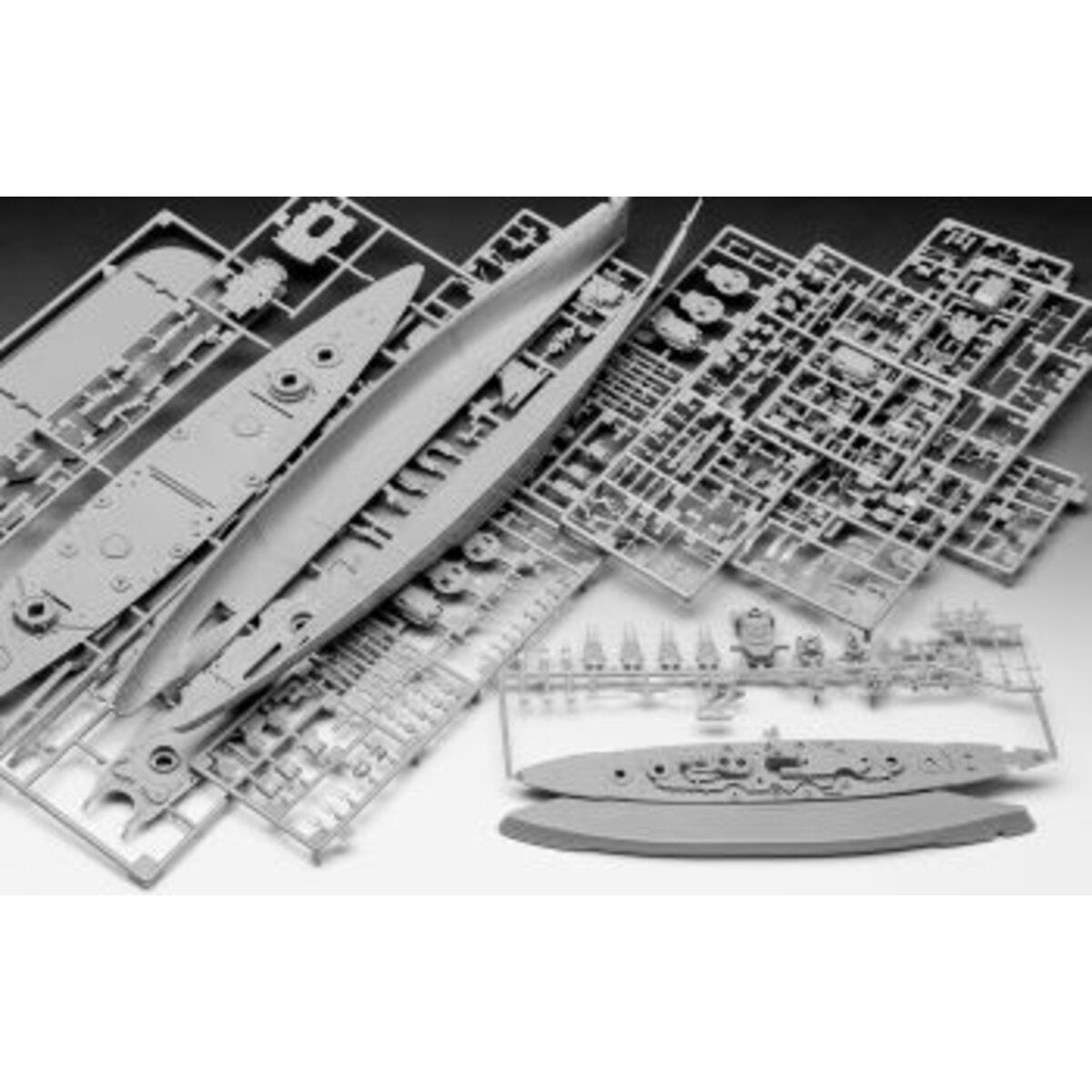 Revell Geschenkset The Legendary Bismarck (1:700-1:1200)