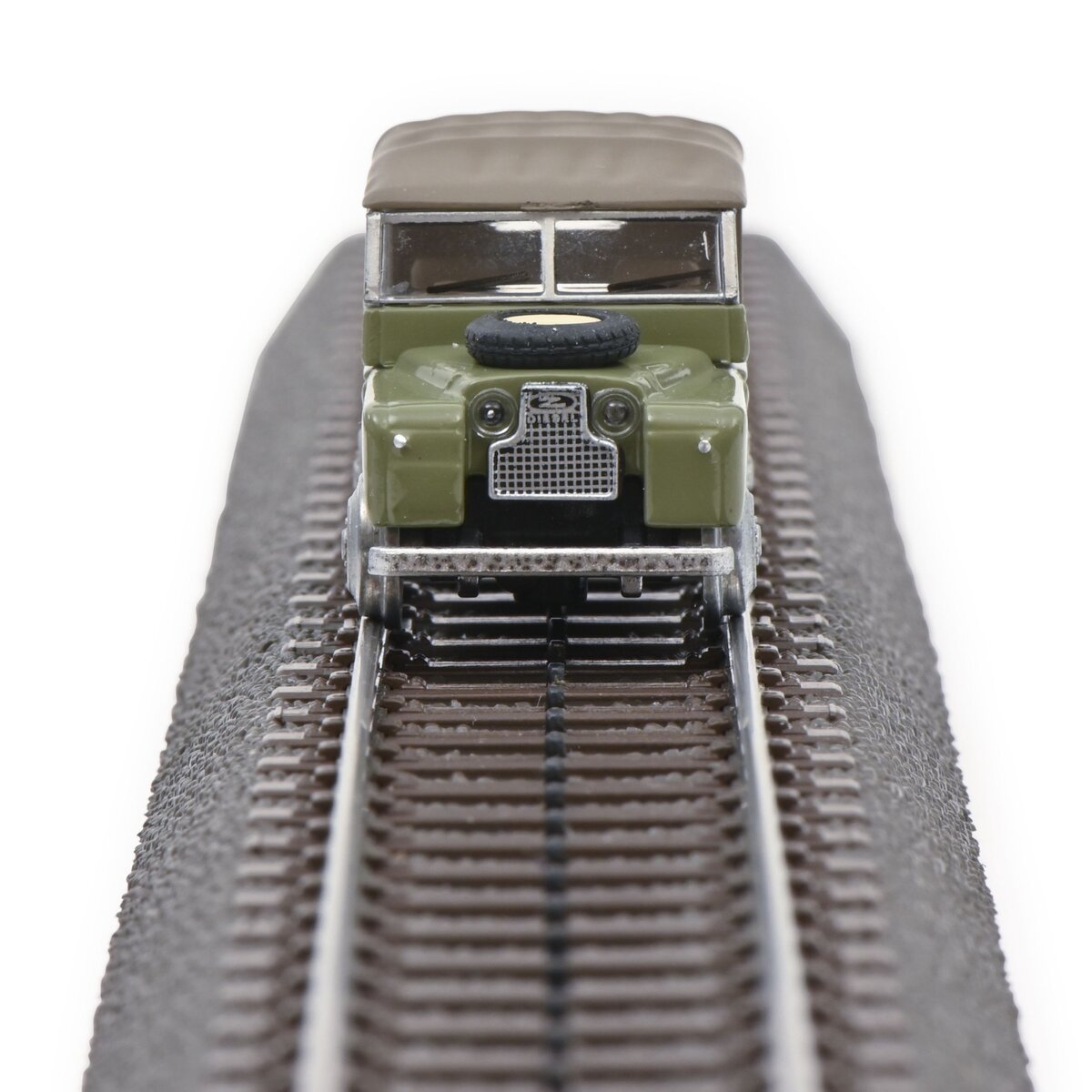 Schuco 452663600 - MHI Land Rover 88 grün 1:87